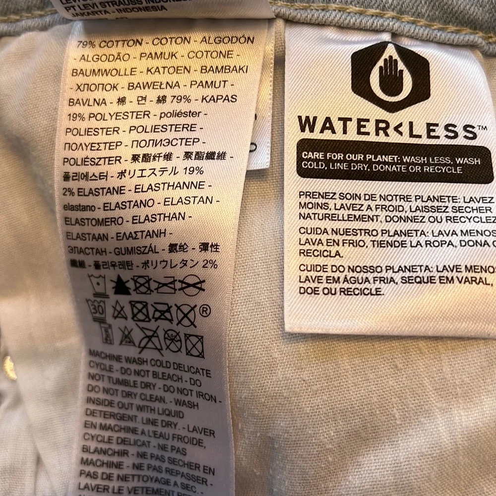 Light Blue Levi Classic Crop Jeans - Picture 8 of 8